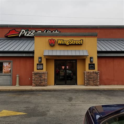 Pizza hut canton il 61520. Order delivery or carryout from your local Pizza Hut at 1590 E Chestnut St in Canton, IL. ... Canton, IL 61520. US. Phone: (309) 647-6888 (309) 647-6888. Restaurant ... 