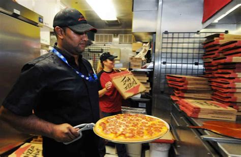 Pizza hut cook wage. You have a desire to make your customers’ day and it shows in the way you serve amazing pizza with a smile. Set high standards for yourself and for your people. You’re at least 18 years old with a valid driver's license, reliable transportation, and a desire to learn and grow. 
