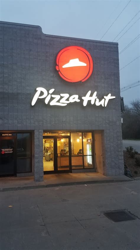 Find your nearby Pizza Hut Express® at 4700 South Lincoln in York, NE. You can try, but you can’t OutPizza the Hut. We’re serving up classics like Meat Lovers® and Original Stuffed Crust® as well as signature wings, pastas and desserts at many of our locations. Order online or on the mobile app for carryout, curbside or delivery.. 