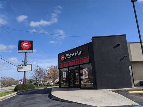 Pizza hut north charleston sc. To view our full menu at our 5101 Ashley Phosphate Rd location simply start your order on PizzaHut.com or call us at (843) 767-3100. This North Charleston pizzeria is not your typical everyday pizza joint. We're always innovating our 29418 menu. Try our awesome crusts, such as the Original Stuffed Crust ® or the Thin 'N Crispy®. 