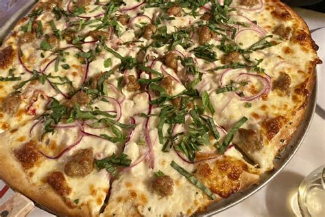 Pizza mankato mn. Dino's Pizzeria, North Mankato, Minnesota. 5,343 likes · 18 talking about this · 8,357 were here. NY authentic | made from scratch | quality ingredients ATOM (a touch of magic) Hospitality Group 
