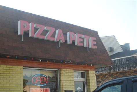 Pizza pete. Pizza Pete - Frankfort, Frankfort, Illinois. 2,225 likes · 147 talking about this · 108 were here. We specialize in pizza and offer a diverse menu that... 