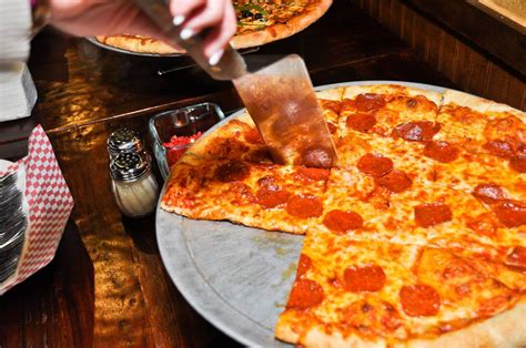 Pizza places in las vegas. 14 Mar 2013 ... Pizza has become an increasingly popular menu item making up 12.7% of the restaurant industry. The city of Las Vegas hosts 360 pizzerias and ... 
