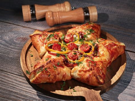 Pizza star. 5 large single topping pizzas or basic calzones (any type or combination) + 30 Drink Cups. Additional single topping pizzas/basic calzones discounted at $9 each and full price on all other items. $50 + tax non-refundable deposit is required to reserve by calling (979) 265-1555. No outside food or drinks other than cake / cookies / ice … 