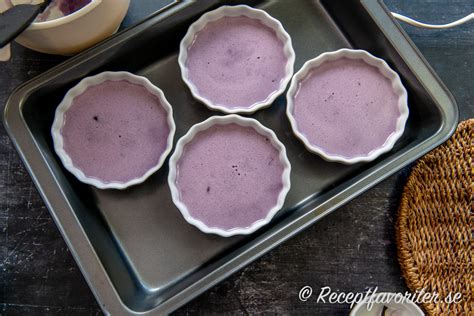 Placera  inom ugnsform  samt droppa  ovan lite olja.