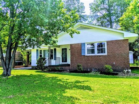 Places for rent in greenville nc. 208 S Elm St, Greenville, NC 27858. $1,049. 2 Beds. (252) 565-1399. Discover 1,276 single-family homes for rent in Greenville, NC. Browse rentals with features including private pools and attached garages, and find your perfect place. 