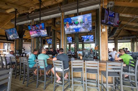 Places to eat destin. Callahan’s is a casual diner and deli in Destin. Locals love the low-key atmosphere and simple eats, from the classic spinach salad to the soups of the day. Choose from an array of sandwiches, hot … 