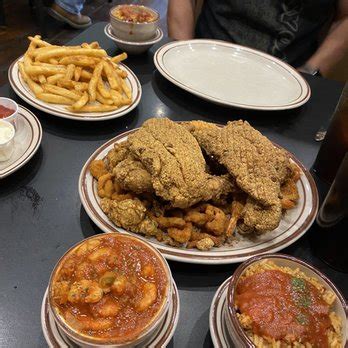 Places to eat in cape girardeau. Finding a great place to eat can sometimes feel like searching for a needle in a haystack. With so many options available, it can be overwhelming to decide where to go. Thankfully,... 