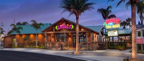 Places to eat in cocoa beach. Contact. 321.613.3993. 210 N. Orlando Avenue. Cocoa Beach, FL 32931. Monday - Sunday. 11:00am - 10:00pm. Jazzy's Mainely Lobster. Jazzy's Mainely Lobster is a local, family owned restaurant with roots in Maine. Jazzy's is a wharf-style restaurant that provides you with true New England atmosphere and fresh seafood taste. 