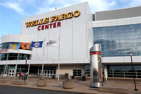 Places to eat near wells fargo center philly. In The Wells Fargo Center P.J. Whelihan's Concessions Stands: Section 107/108 & 208/209 P.J. Whelihan's Pub & Restaurant: Sections 106/107 