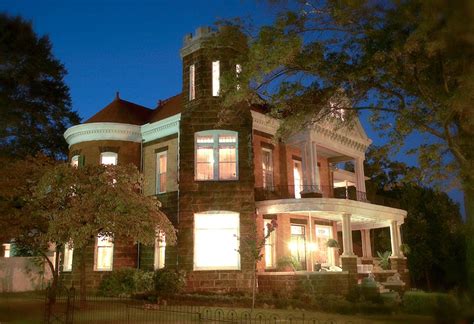 Places to stay in hot springs arkansas. History, elegance, and the best in hospitality combine to make Wildwood the most romantic place to stay in Hot Springs! Amenities: WiFi. Jacuzzi In Room. Kitchenette. Add to Itinerary. 808 Park Avenue. Hot Springs, AR 71901. Phone 501-624-4267. 