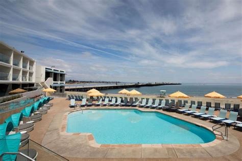 Places to stay in santa cruz. Best hotels in Santa Cruz. Courtesy: Booking.com. 1. Dream Inn, Santa Cruz. Nestled on Cowell Beach, this boutique hotel is a popular and beloved local landmark. Featuring 165 guest rooms, each ... 
