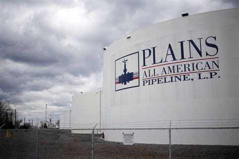 Jun 20, 2023 · Plains All American Pipeline increased its annual distribution rate by $0.20 per unit to $1.07 per unit. It also set a target of increasing its payout by $0.15 per unit each year until it reaches ... 