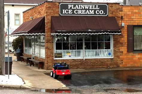 Plainwell mi ice cream. Nice ice cream place with vintage environment. The owner said this place was built on 1952. The waiting line was long and for a good reason, thier ice cream is so delicious! We ordered 2 large ice cream cones with 2 balls each for total of 13 dollar. We tried french silk flavor which is a rich chocolate ice cream with chocolate chips. 