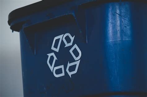 Plan to replace St. Louis recycling bins with carts aims to cut waste