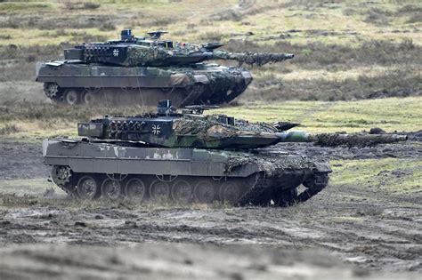 Plan to return decommissioned Leopard 2 tanks to Germany wins backing of Swiss executive branch