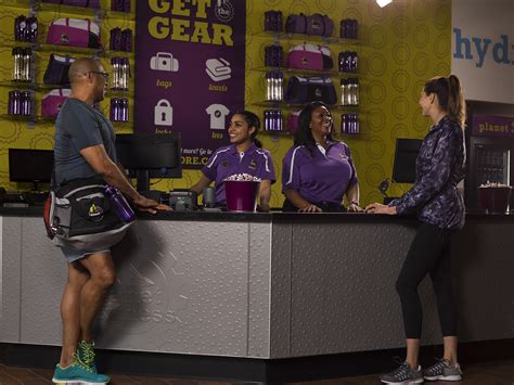 Average Planet Fitness hourly pay ranges from approximately $9.16 per hour for Cleaner to $14.23 per hour for Member Services Representative. The average Planet Fitness salary ranges from approximately $35,441 per year for General Manager to $59,793 per year for Assistant General Manager.. 