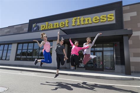 Planet fitness student. According to the Planet Fitness website, cash is not accepted as payment for club fees. The company requires a credit card or checking account number on file so that it can automat... 