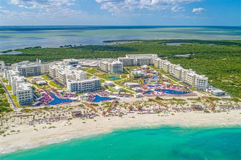 Planet hollywood cancun reviews. These are the best websites for Cancún vacation packages and deals. You'll save money by booking a hotel and flight together on these sites. We may be compensated when you click on... 