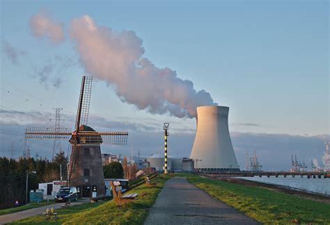 Plans for Poland’s first nuclear power plant move ahead as US and Polish officials an sign agreement