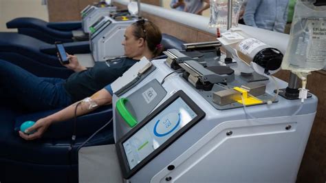 The side effects and risks of donating plasma. Plasma donation, or apheresis, is a relatively safe procedure, but there can be minor side effects. These include feeling faint or dizzy, and ...