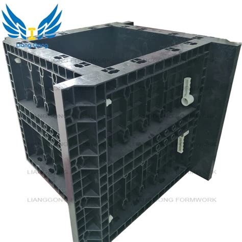 Plastic concrete forms. Recycled plastic formwork for the construction of w...