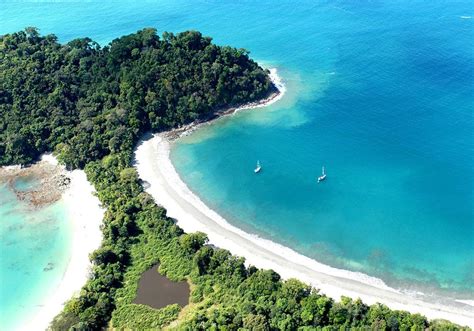 Playa manuel antonio quepos costa rica. Manuel Antonio National Park. Manuel Antonio National Park is a national park in the Central Pacific region of Costa Rica in the municipality of Manuel Antonio, 7 km south of Quepos. Manuel Antonio is one of the few places in which the Central American squirrel monkey can be seen. Photo: Rauldmo, Public domain. Photo: Mariordo, CC BY-SA 4.0. 
