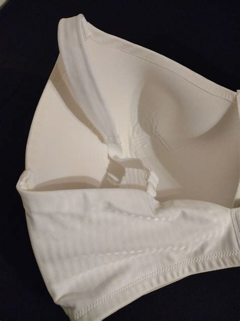 Playtex Secrets Perfectly Smooth Wirefree Bra White Stripe