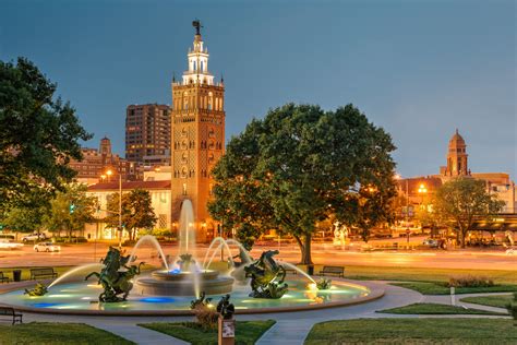 Plaza kansas city. The Country Club Plaza is a historic shopping center that sits in midtown Kansas City. The district is home to local restaurants, shops and more … 