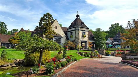Pleasantdale chateau. Pleasantdale Chateau, West Orange. In-season price: $100,000 for 200 people. Extras and packages: The wedding weekend is a Friday-Saturday-Sunday affair with overnight accomodations for 75 guests ... 