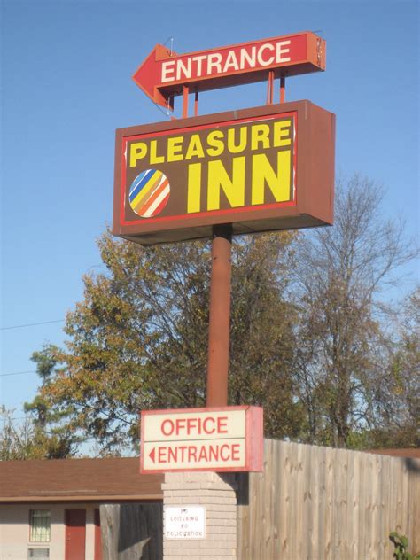 Pleasure inn - Blogger