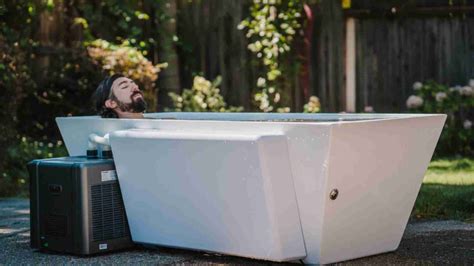 Plunge cold tub. Jan 7, 2024 · The Edge Tub. Price: $4,490.00. Size: 47” x 25” x 24”. Coldest Temp: 37°F (2.8°C) The Edge Tub is the best portable cold plunge. This cold plunge tub is the best in the market, hands down. The Edge Tub is an inflatable, iceless tub that fits in a backpack. 