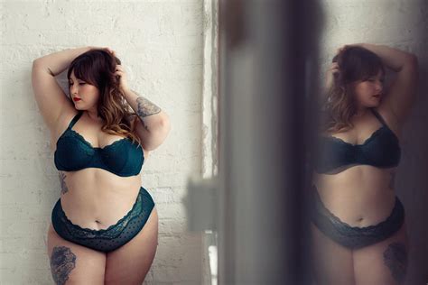 Plus size boudoir photography chicago.  We specialize in plus size boud...