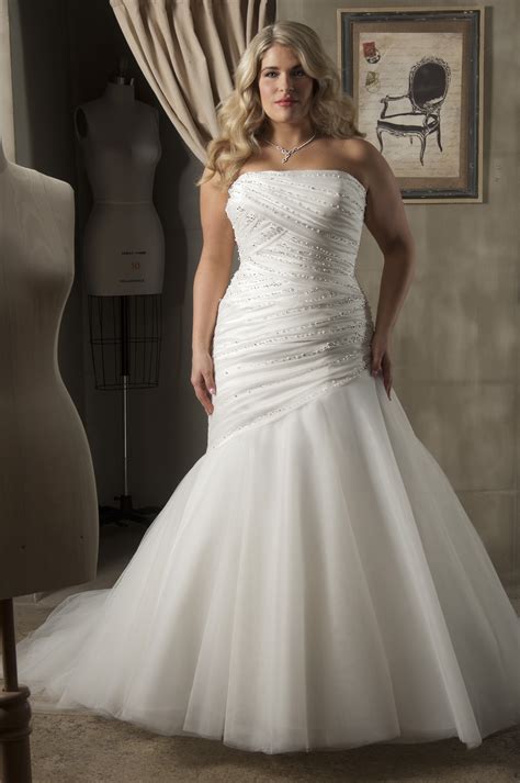Plus size bridal. When it comes to the wedding day, all eyes are on the bride and her mother. As the mother of the bride, you want to look your best and feel confident in your outfit. Jewelry plays ... 