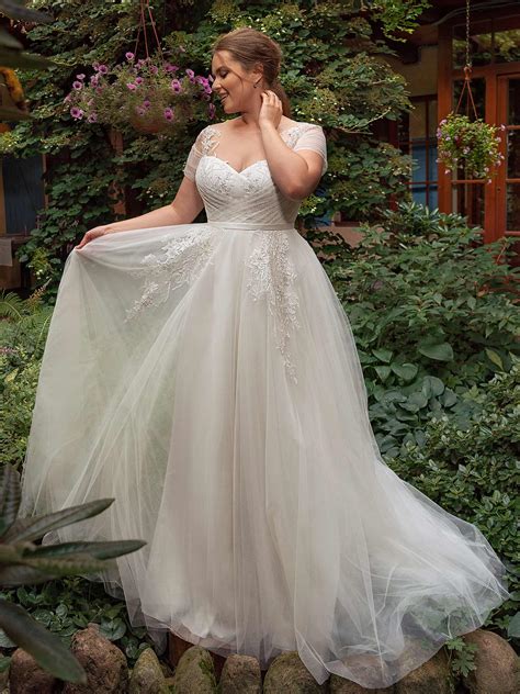 Plus size off the shoulder wedding dress. Olivia Draped Off the Shoulder Sheath Dress (Plus) $79.97. (64% off) $225.00. ( 19) Free shipping and returns on Off the Shoulder Plus Size Clothing for Women at Nordstromrack.com. 