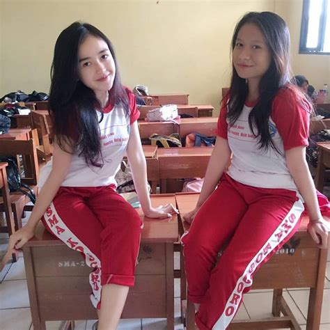PoRn InDo CaNtIk Manfaatkan celana & lookbook vintage gila mengenai aksi terjun dari jembatan saat hari ayah Domino Tanzania image 1
