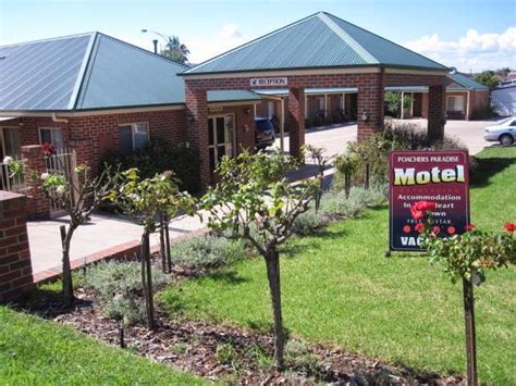 Poachers Paradise Motel Rutherglen - hotels in Victoria