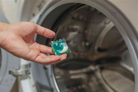 Pods vs liquid detergent. 3-In-1 laundry pacs: super concentrated detergent, extra odor fighters, extra stain removers ; 10x cleaning power (stain removal of one Tide PODS in quick cycle vs. 10 doses of the leading bargain liquid detergent, base variant, in normal wash cycle) Dissolves completely in any water conditions ; Works in all washing machines 