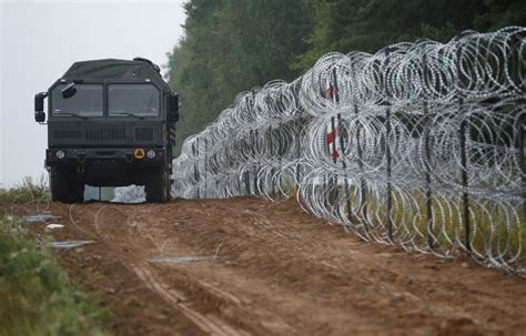 Poland, Baltic states warn they could seal border with Belarus if military, migrant tensions grow