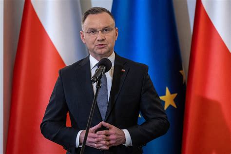 Poland’s president swears in a government expected to last no longer than 14 days