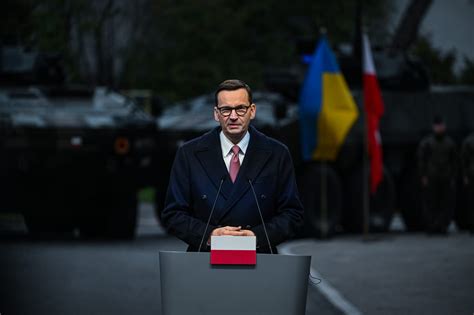 Poland stops sending weapons to Ukraine amid grain fight, Warsaw says