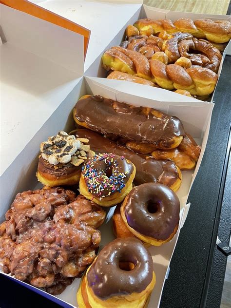 Polar donuts. 1764 Madison StreET, Clarksville TN 37043. HOURS OF OPERATION. Monday - Saturday | 6:30 AM - 6:30 PM. Sunday | 6:30 AM - 2:00 PM. Get Directions 