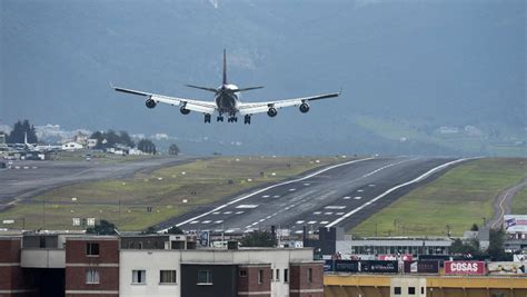 Policía de Ecuador investiga amenaza de bomba en avión que llegó procedente de Ámsterdam a Quito