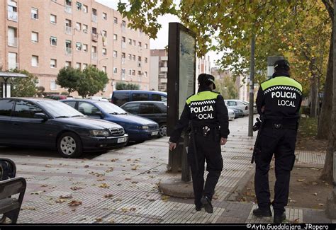 Policías locales de Guadalajara rescatan a un bebé de morir …