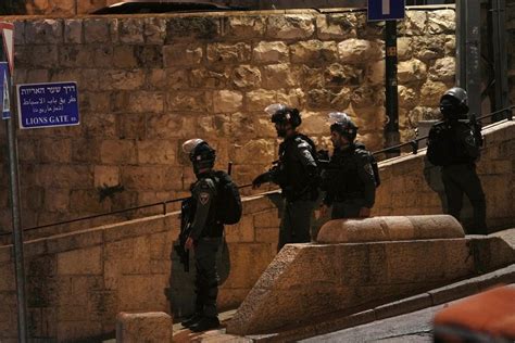 Police: Palestinian stabs 2 Israelis near army base