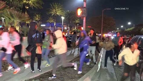 Police in riot gear clear hundreds of rowdy juveniles from Torrance mall