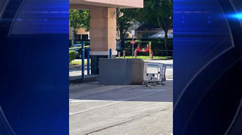 Police investigating Chase Bank in SW Miami-Dade after ATM theft attempt