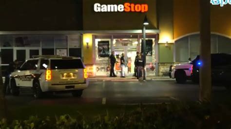 Police investigating after employee shoots person in Pembroke Pines GameStop