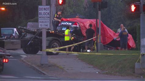 Police officer killed, another injured in car crash in Hartford