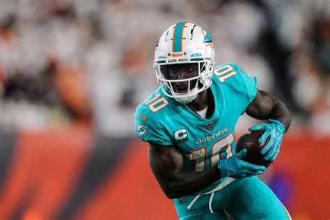 Police release offense incident report detailing Dolphins’ Tyreek Hill’s alleged assault on fishing fleet employee at Haulover Marina
